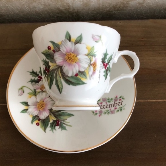 Vintage Staffordshire holly teacup & saucer set - Picture 2 of 10